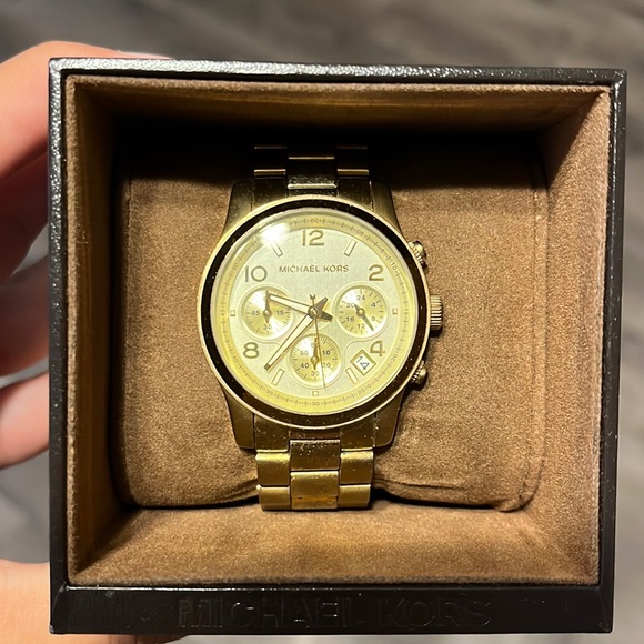 MICHAEL KORS GOLD CHRONOGRAPH WATCH UNISEX - Picture 3 of 11